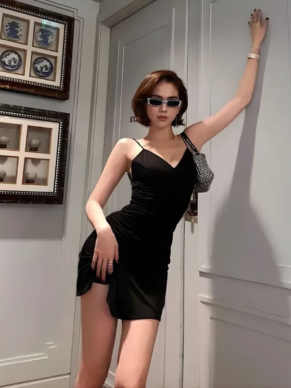 Ảnh gái xinh căng đét với váy body quyến rũ