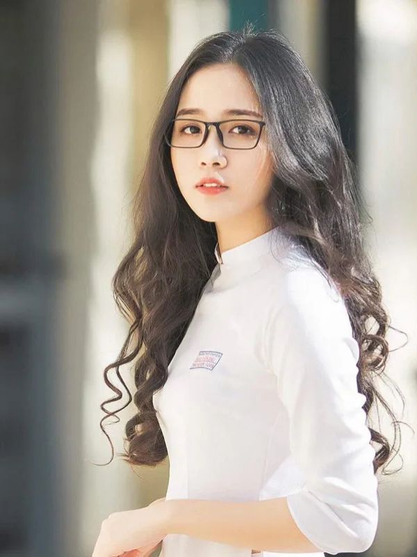 Ảnh nữ sinh áo dài thướt tha, duyên dáng