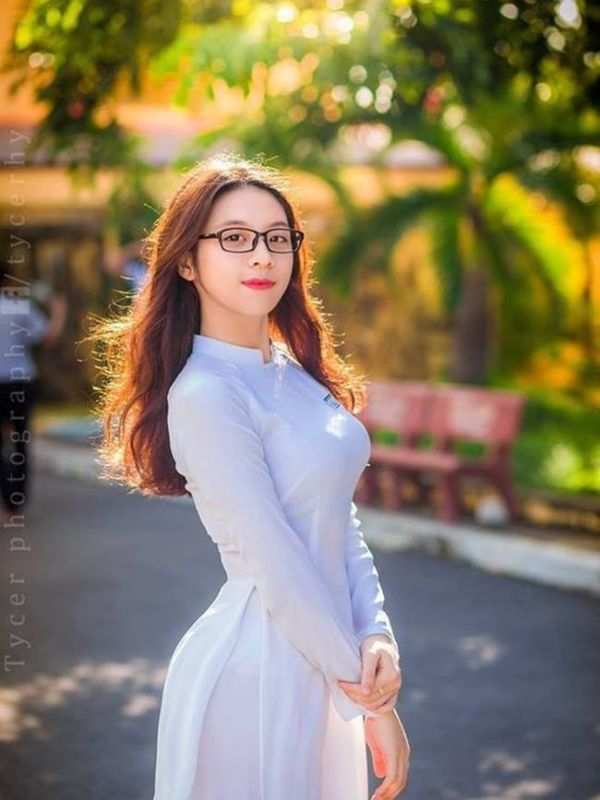 Ảnh nữ sinh áo dài thướt tha, duyên dáng