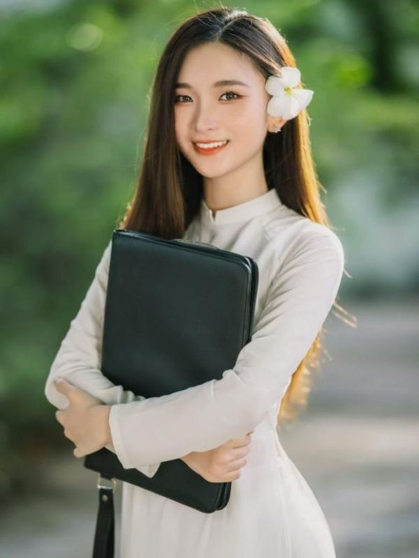 Ảnh nữ sinh áo dài thướt tha, duyên dáng