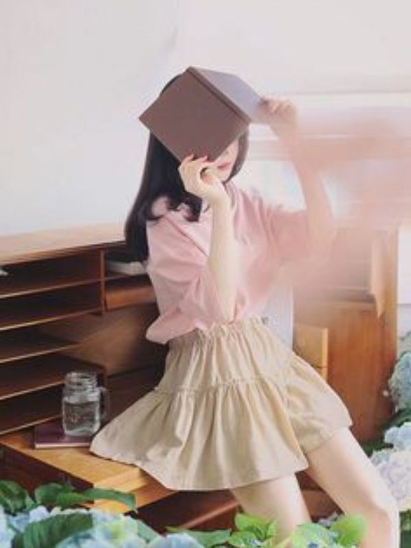 Ảnh nữ sinh che mặt vừa ngây thơ vừa bí ẩn