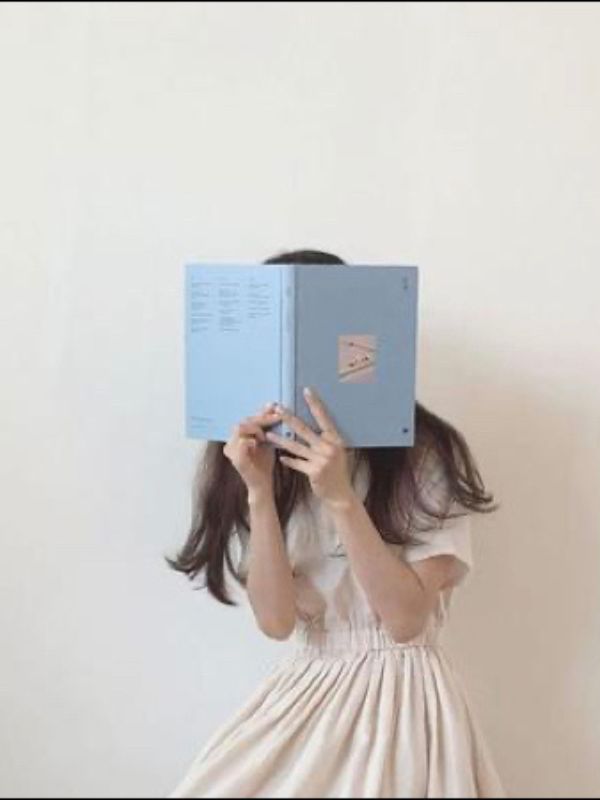 Ảnh nữ sinh che mặt vừa ngây thơ vừa bí ẩn