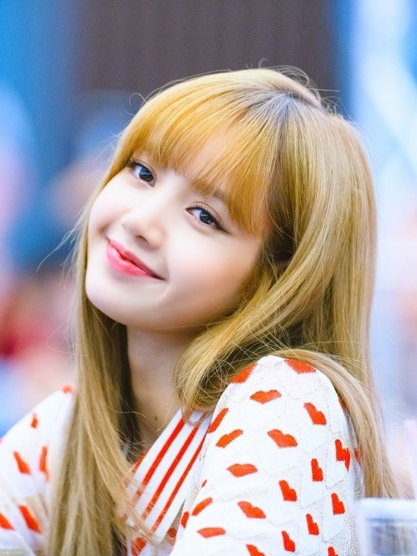 Ảnh Lisa vừa xinh yêu vừa cá tính dành cho các BLINK