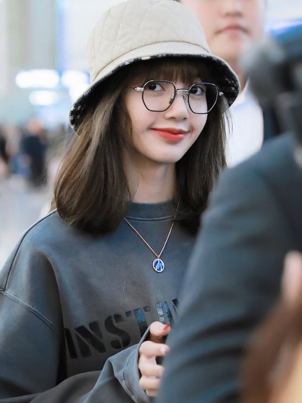 Ảnh Lisa vừa xinh yêu vừa cá tính dành cho các BLINK
