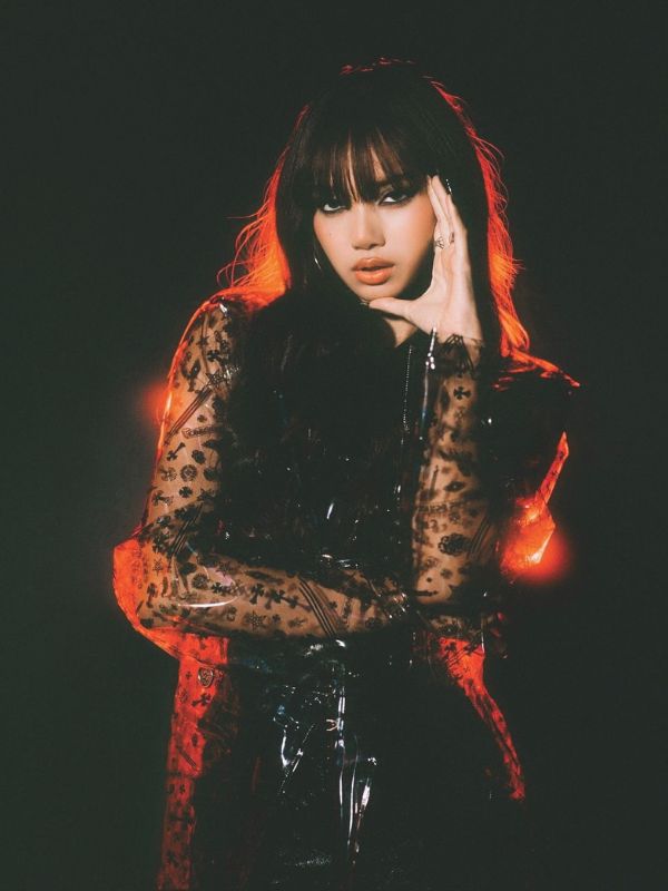 Ảnh Lisa vừa xinh yêu vừa cá tính dành cho các BLINK
