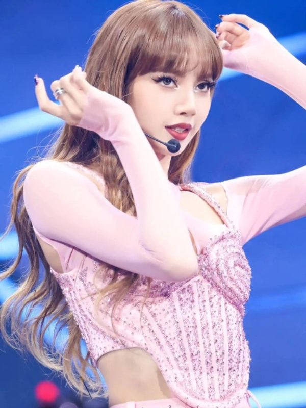 Ảnh Lisa vừa xinh yêu vừa cá tính dành cho các BLINK