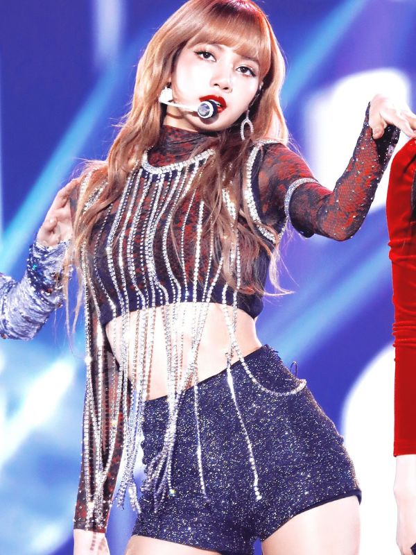 Ảnh Lisa vừa xinh yêu vừa cá tính dành cho các BLINK