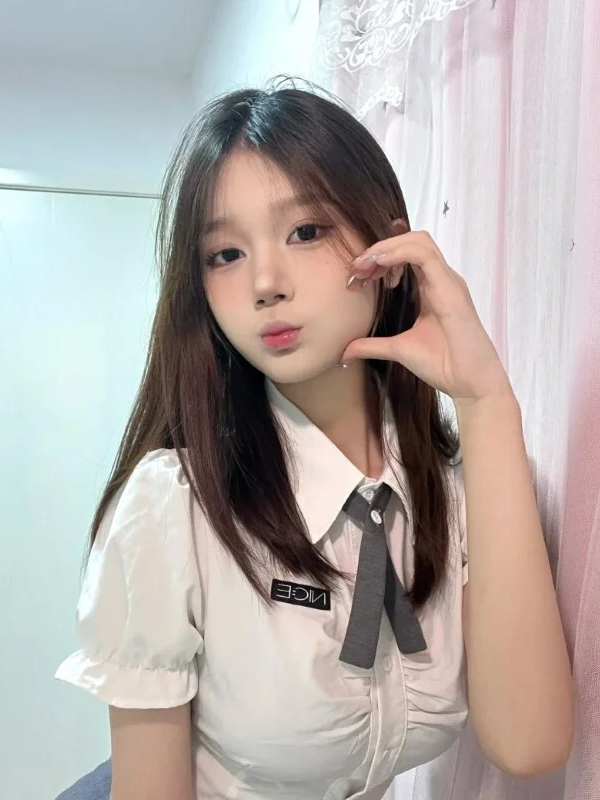 Avatar ảnh gái cute phong cách học sinh