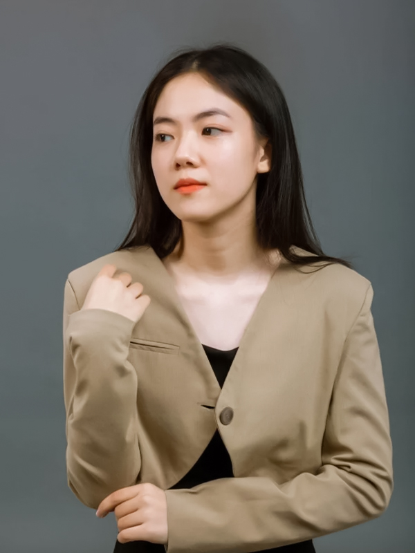 Avatar trưởng thành nữ phong cách công sở chuyên nghiệp